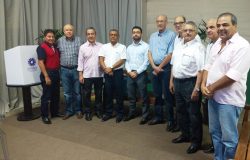 Diretores e associados da Acrimat durante a votação em Cuiabá